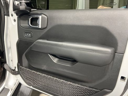 Used 2022 Jeep Wrangler Unlimited Sahara image 12