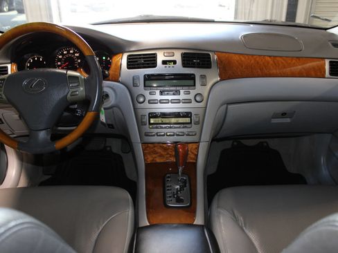Used 2005 Lexus ES 330 FWD image 13