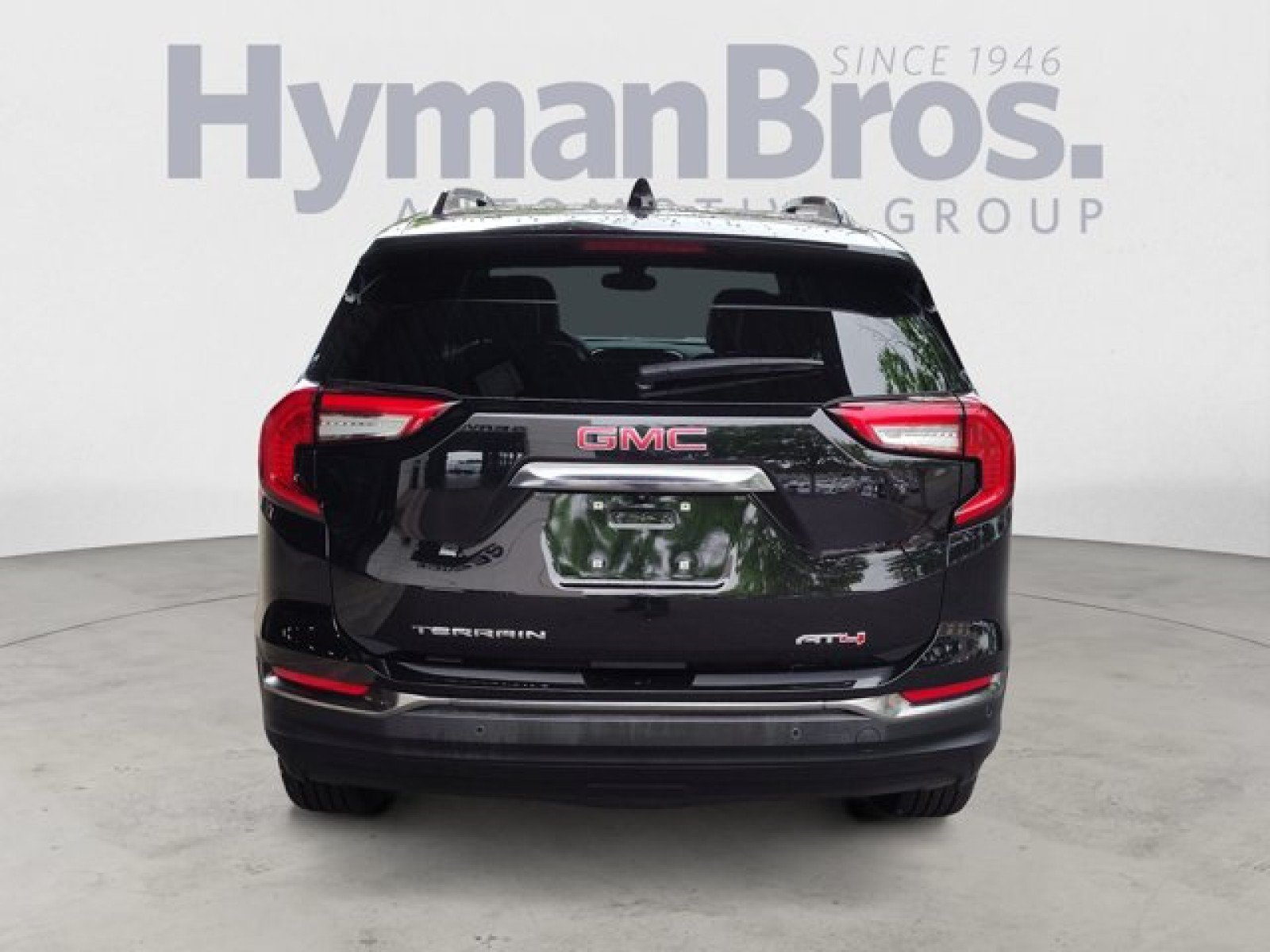 Used 2023 GMC Terrain AT4 w/ Tech Package AWD/4WD image 4