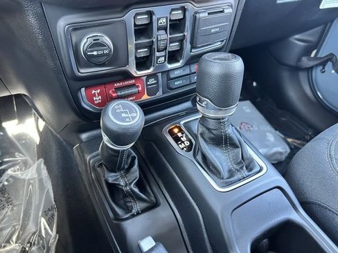 New 2025 Jeep Gladiator Willys image 18