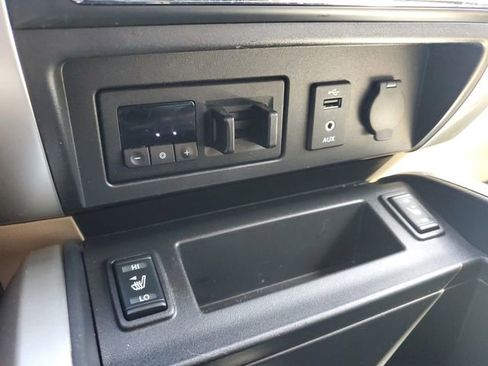 Used 2017 Nissan Titan SV image 24