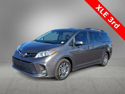 Used 2020 Toyota Sienna XLE image 4