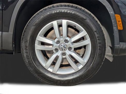 Used 2016 Volkswagen Tiguan S image 11