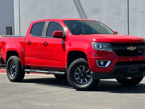 Used 2019 Chevrolet Colorado Z71 AWD/4WD image 2