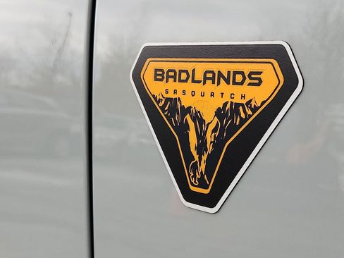Used 2022 Ford Bronco Badlands image 33