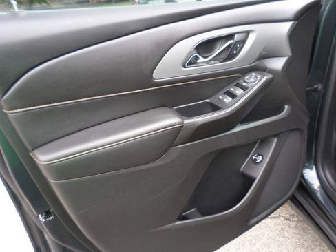 Used 2021 Chevrolet Traverse LT image 39