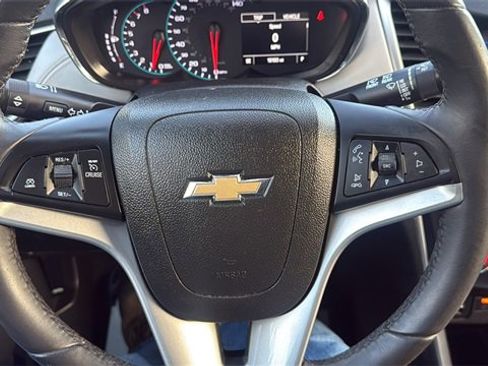 Used 2020 Chevrolet Trax LT w/ LT Convenience Package image 19