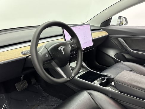 Used 2020 Tesla Model 3 Standard Range Plus image 11