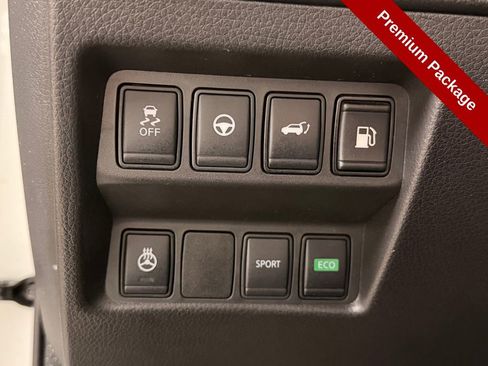 Used 2020 Nissan Rogue SV w/ Premium Package image 28