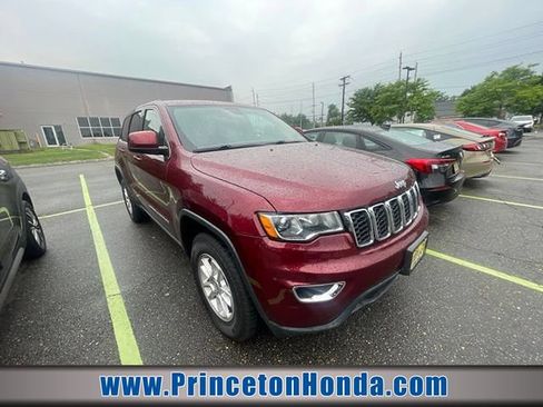 Used 2018 Jeep Grand Cherokee Laredo AWD/4WD image 1