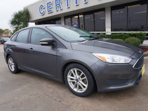 Used 2016 Ford Focus SE image 1