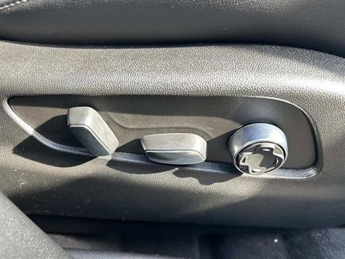 Used 2024 Cadillac XT4 Premium Luxury image 18