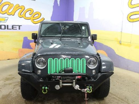 Used 2017 Jeep Wrangler Sahara w/ Dual Top Group AWD/4WD image 3