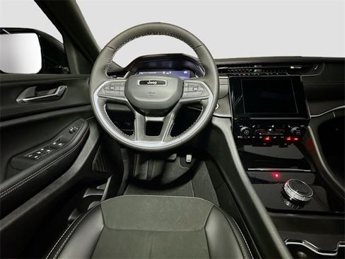 New 2025 Jeep Grand Cherokee L Altitude image 27