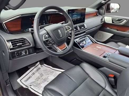 Used 2024 Lincoln Navigator L Reserve image 8