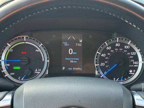 Used 2021 Toyota Highlander LE AWD/4WD image 9