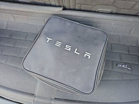 Used 2022 Tesla Model Y Long Range image 6