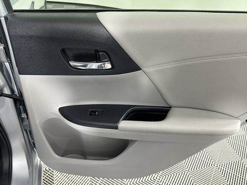 Used 2017 Honda Accord EX-L image 34