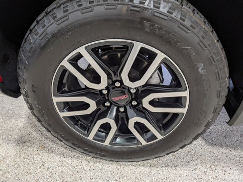 Used 2025 GMC Sierra 1500 AT4 w/ AT4 Premium Package image 10