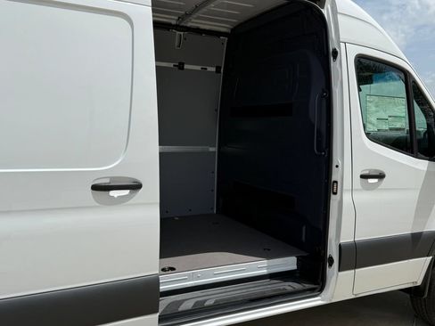 Used 2025 Mercedes-Benz Sprinter 2500 image 11