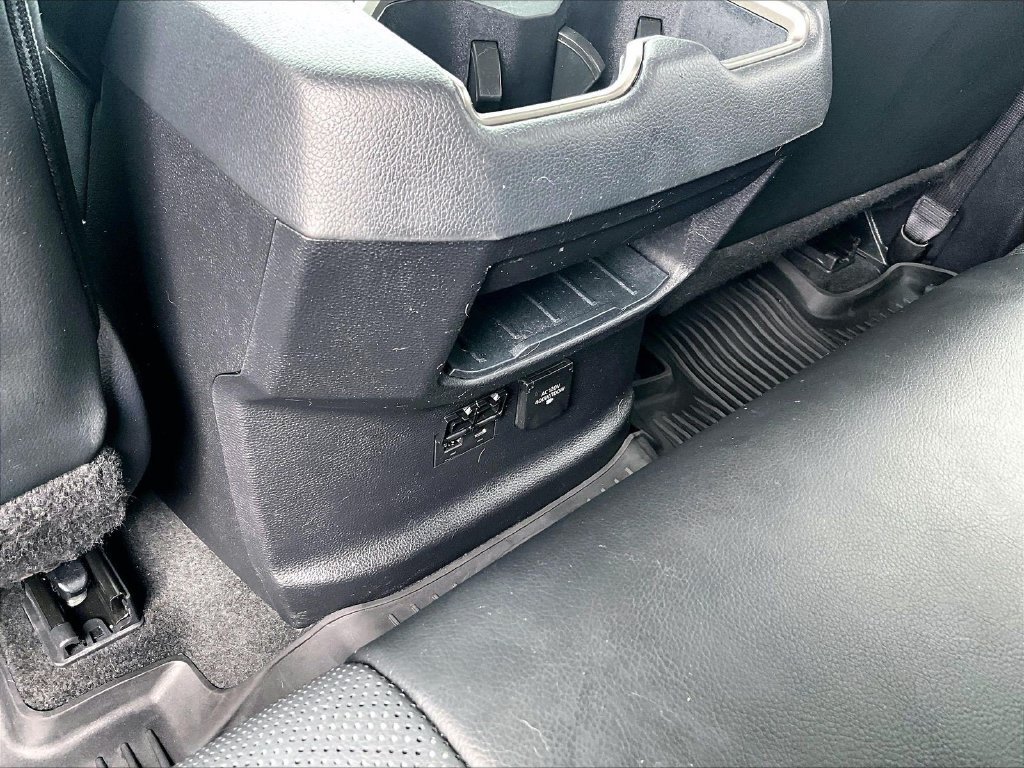 Used 2024 Toyota Tundra Limited AWD/4WD image 28