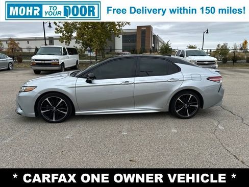 Used 2018 Toyota Camry XSE image 3