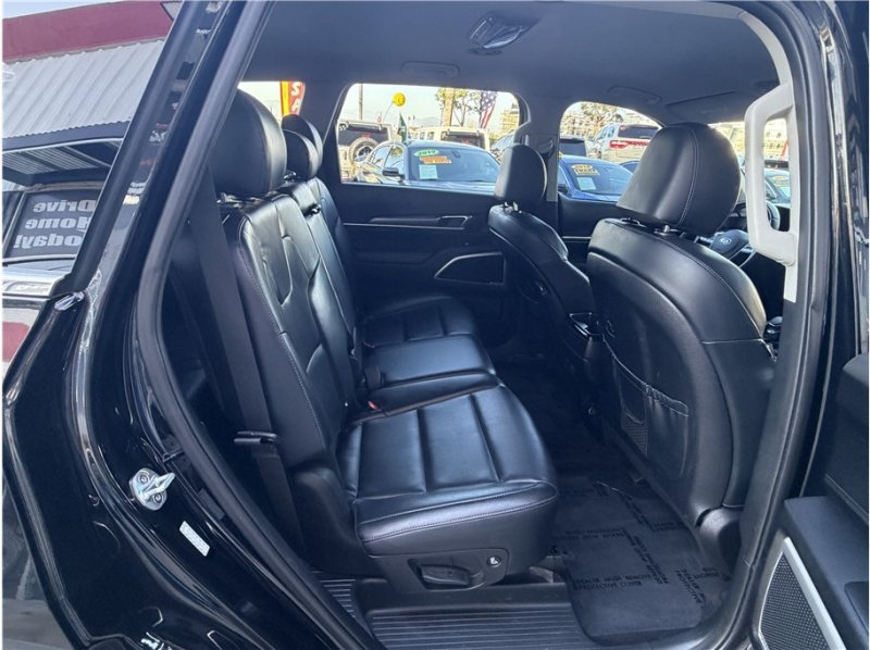 Used 2020 Kia Telluride LX FWD image 23