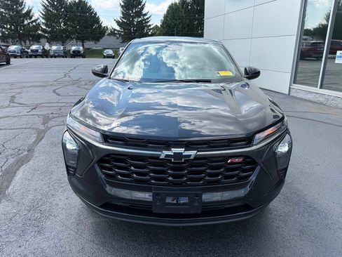Used 2024 Chevrolet Trax RS FWD image 11