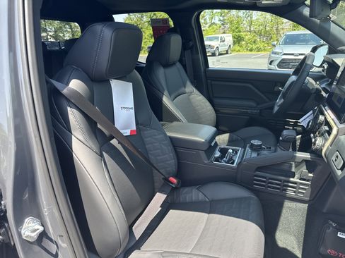 New 2025 Toyota Tacoma TRD Off-Road w/ TRD Off Road Premium Package AWD/4WD image 33