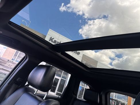 Used 2017 Jeep Grand Cherokee Limited w/ Luxury Group II image 19