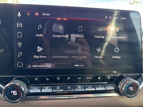 Used 2023 GMC Canyon Denali image 18