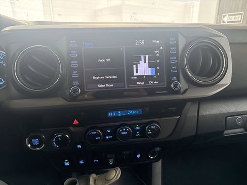 Used 2023 Toyota Tacoma TRD Sport image 10