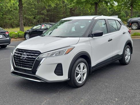 Used 2025 Nissan Kicks Play S FWD image 3