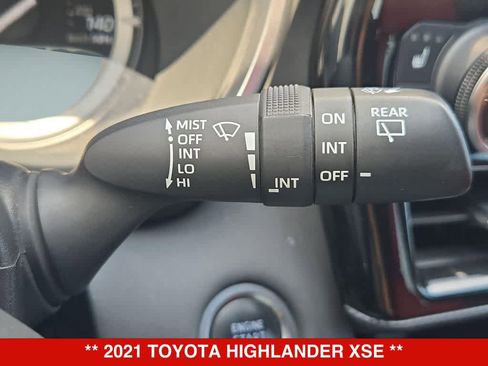 Used 2021 Toyota Highlander XSE FWD image 25