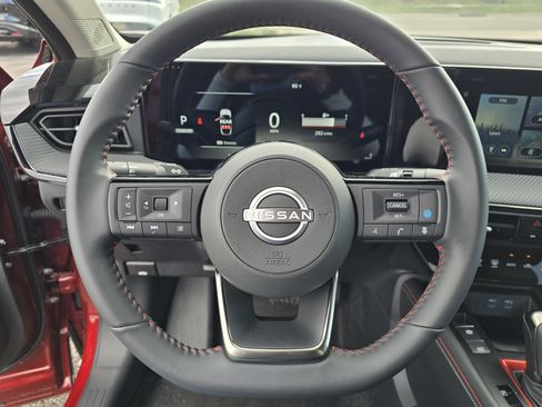 Used 2025 Nissan Kicks SR AWD/4WD image 42