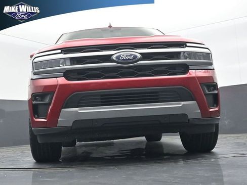 Used 2022 Ford Expedition XLT image 18