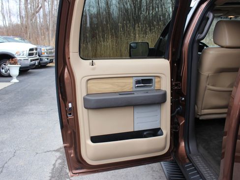 Used 2011 Ford F150 Lariat w/ Lariat Chrome Pkg image 33