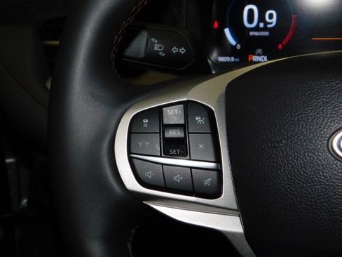 Used 2025 Ford Explorer Active w/ Active Comfort Package image 26