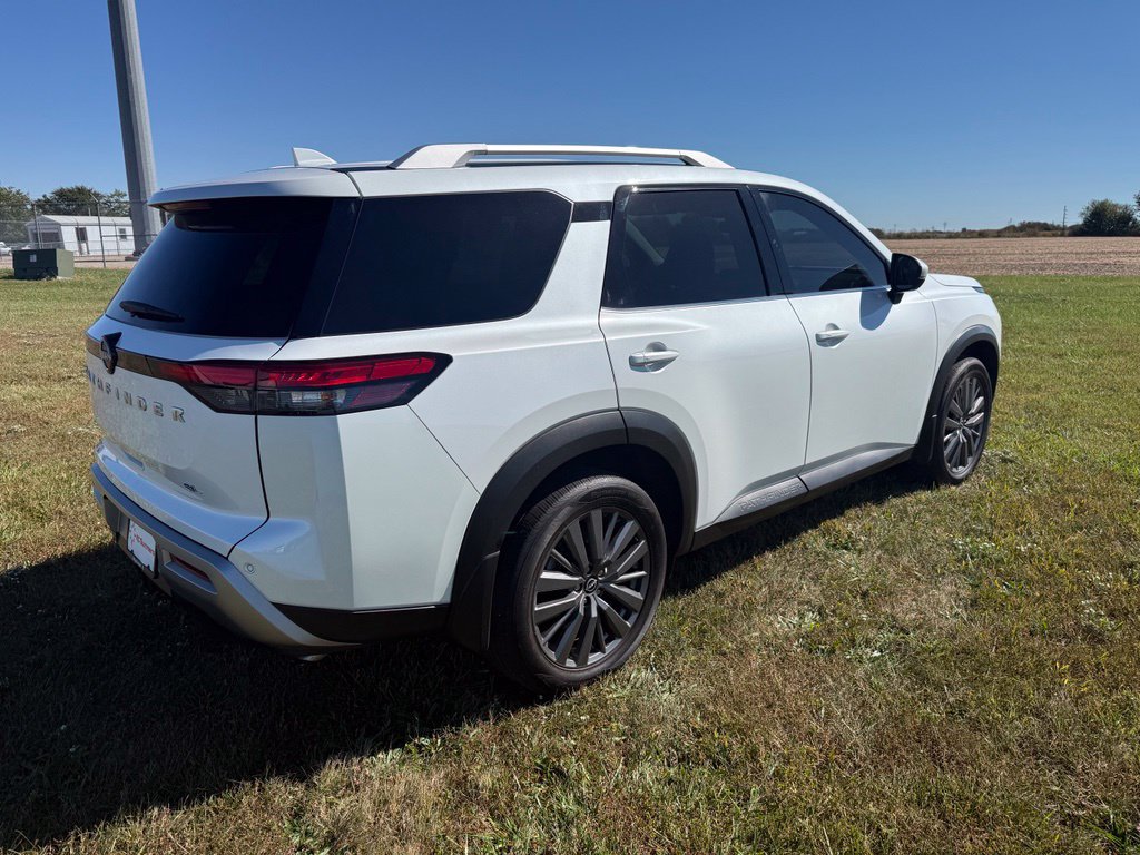 Certified 2025 Nissan Pathfinder SL w/ SL Premium Package FWD image 5