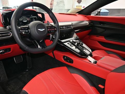 Used 2025 Aston Martin V8 Vantage Coupe image 15