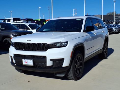 New 2025 Jeep Grand Cherokee L Altitude image 3