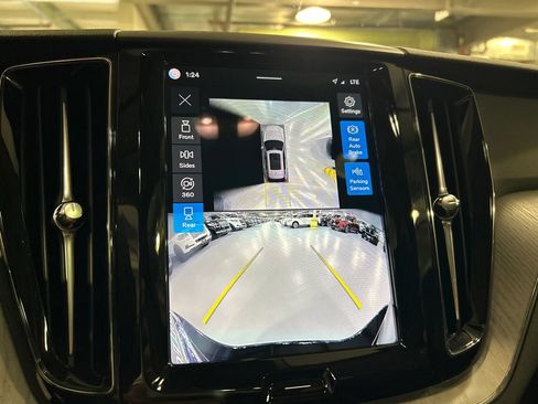 Certified 2025 Volvo XC60 B5 Plus AWD/4WD image 17