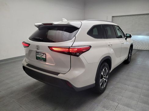 Used 2020 Toyota Highlander XLE FWD image 9