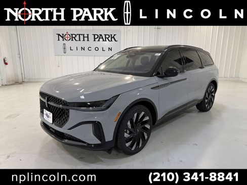 New 2026 Lincoln Nautilus Reserve w/ Jet Appearance Package image 1