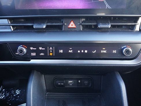 Used 2025 Kia Sportage EX image 48
