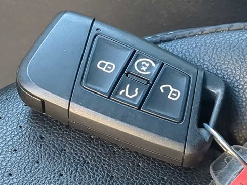 Used 2022 Volkswagen Atlas Cross Sport SE image 36