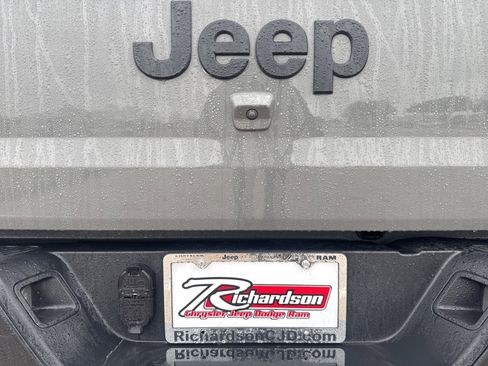 Used 2021 Jeep Gladiator Sport image 23