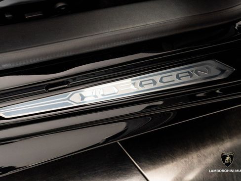 Used 2018 Lamborghini Huracan LP 580-2 image 40