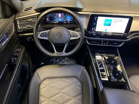 Certified 2024 Volkswagen Atlas Cross Sport SE FWD image 19