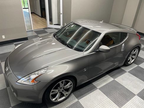 Used 2009 Nissan 370Z Touring w/ Sport Pkg RWD image 18